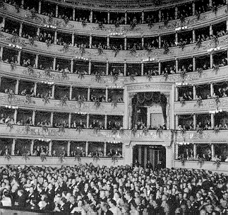 [Photo of La Scala Audience]